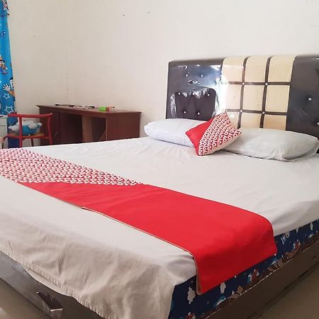 פמטנגסיאנטר Oyo 91647 Sanina Residence מראה חיצוני תמונה