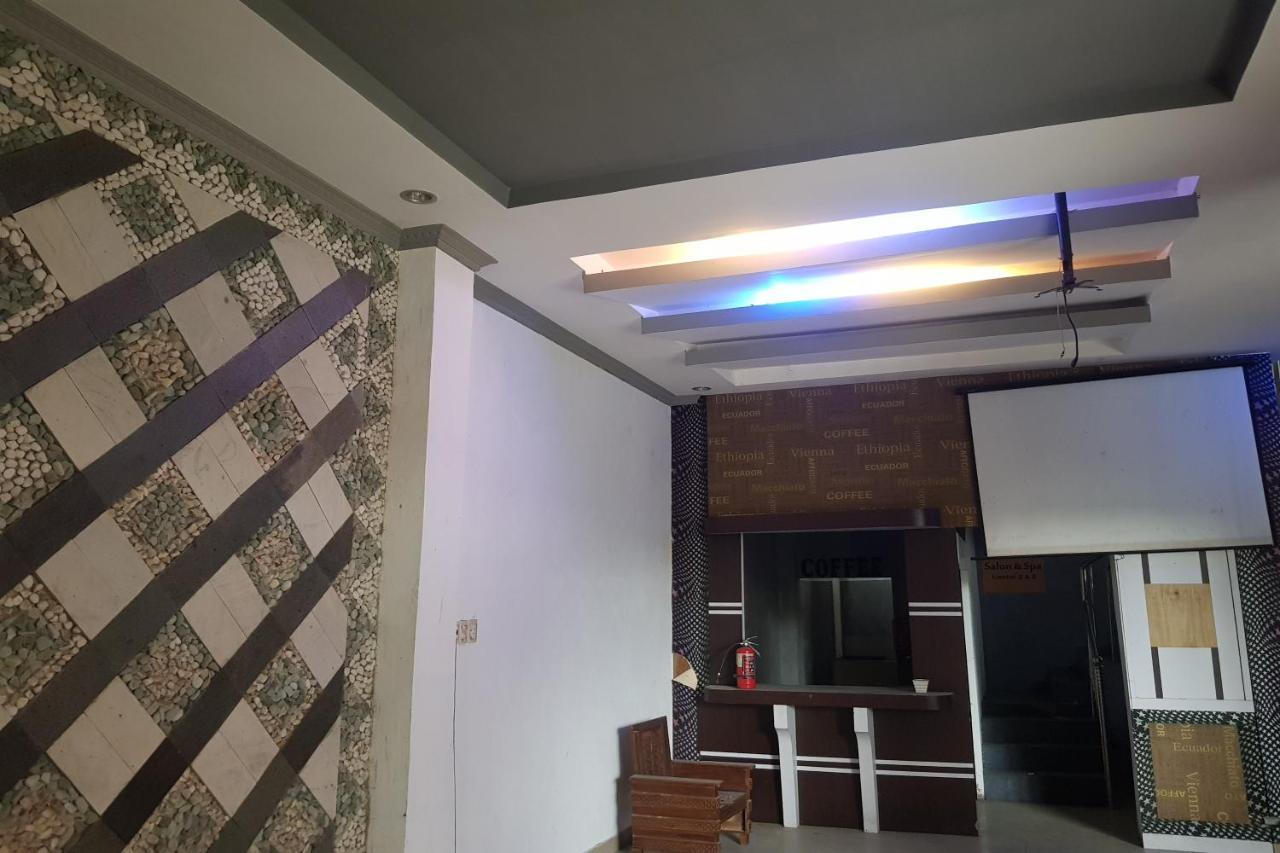 פמטנגסיאנטר Oyo 91647 Sanina Residence מראה חיצוני תמונה