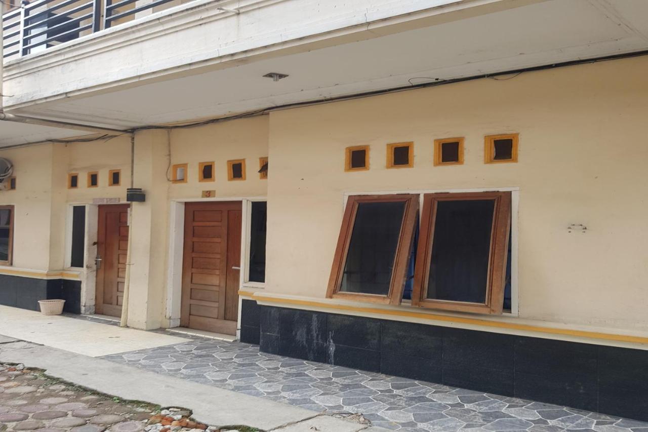 פמטנגסיאנטר Oyo 91647 Sanina Residence מראה חיצוני תמונה