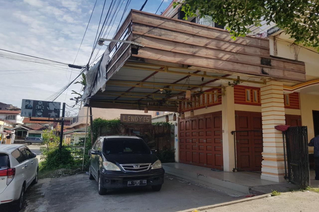 פמטנגסיאנטר Oyo 91647 Sanina Residence מראה חיצוני תמונה