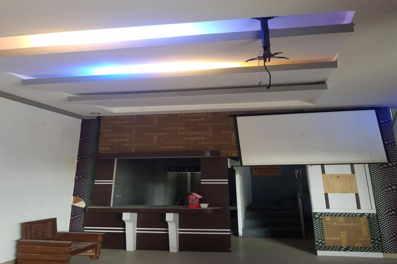 פמטנגסיאנטר Oyo 91647 Sanina Residence מראה חיצוני תמונה