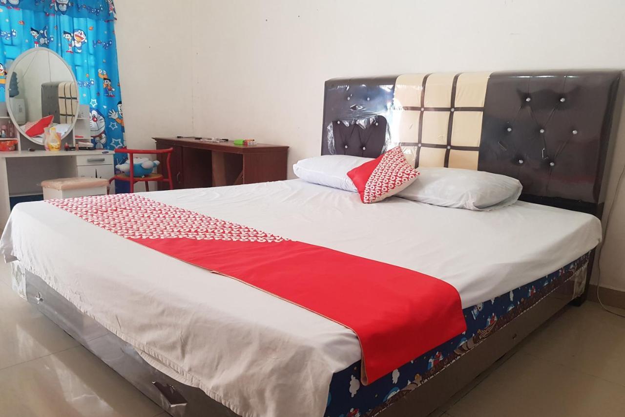 פמטנגסיאנטר Oyo 91647 Sanina Residence מראה חיצוני תמונה